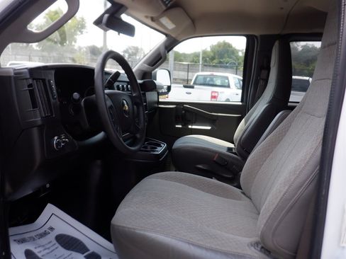 Used 2020 Chevrolet Express 3500 LT w/ LT Preferred Equipment Group RWD image 12