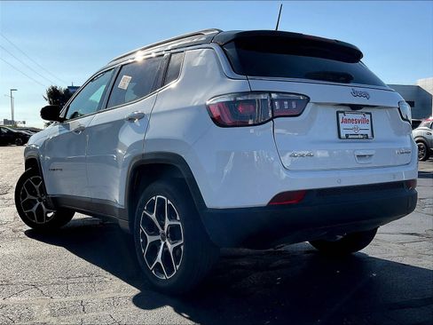 Used 2025 Jeep Compass Limited AWD/4WD image 3
