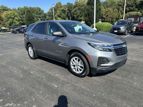 Used 2023 Chevrolet Equinox LS w/ LS Convenience Package image 2