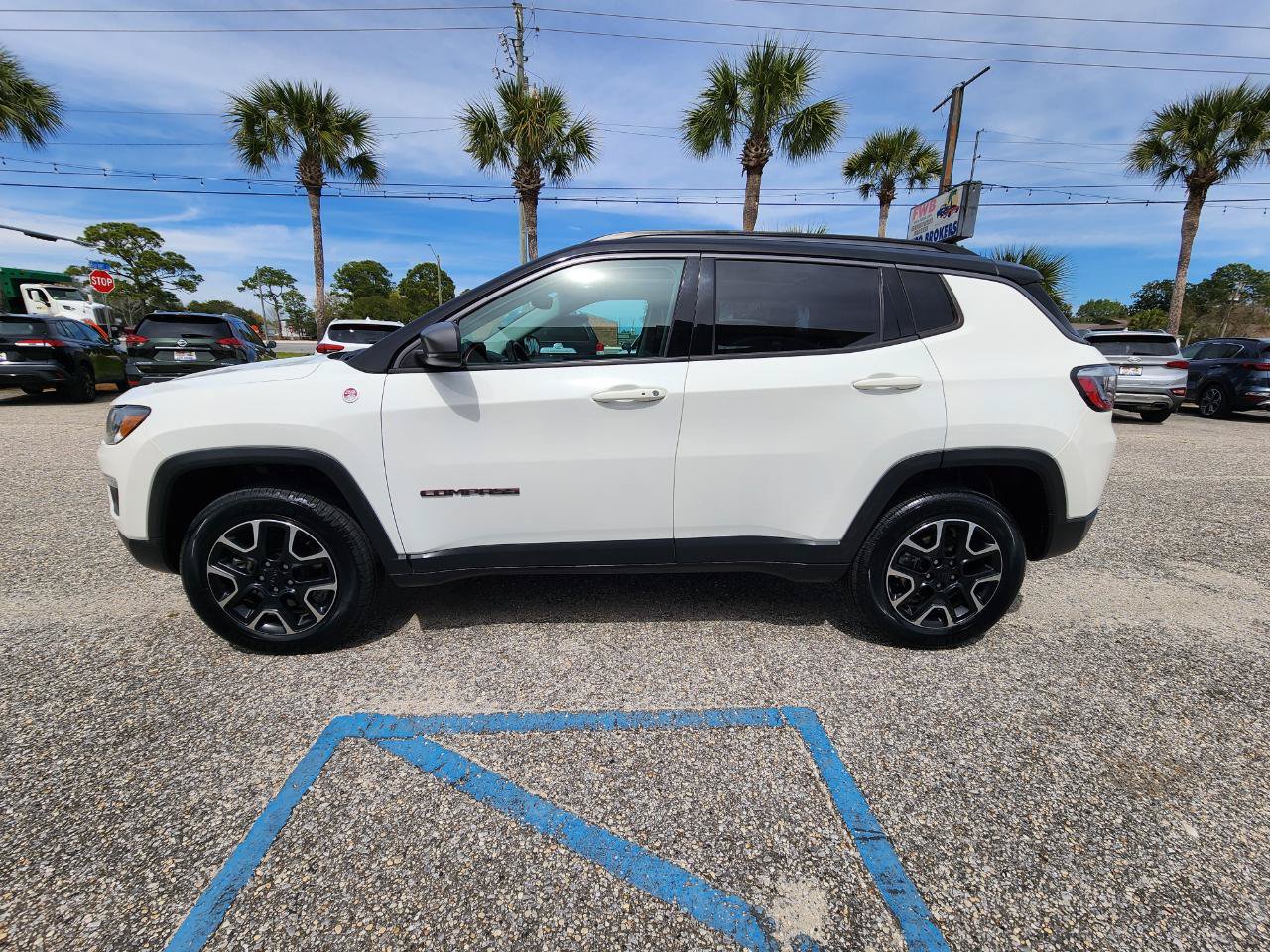 Used 2021 Jeep Compass Trailhawk w/ Sun and Sound Group AWD/4WD image 2
