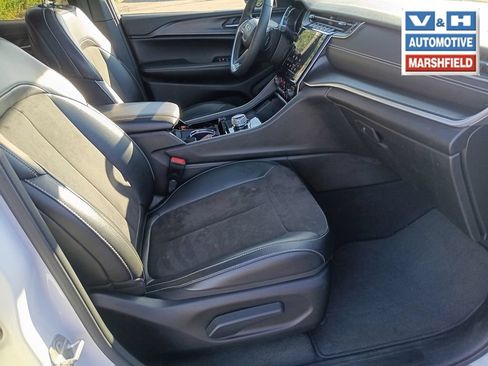 Used 2023 Jeep Grand Cherokee Altitude AWD/4WD image 21
