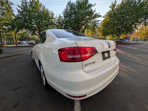 Used 2015 Volkswagen Jetta SEL FWD image 4