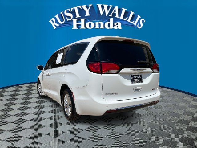 Used 2020 Chrysler Pacifica Touring w/ Advanced Safetytec Group FWD image 2
