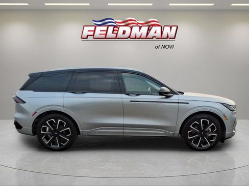 Used 2024 Lincoln Nautilus Reserve w/ Equipment Group 202A AWD/4WD image 7