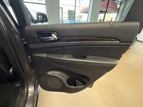 Used 2020 Jeep Grand Cherokee Overland AWD/4WD image 50