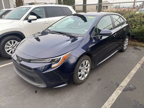 Used 2023 Toyota Corolla LE image 4
