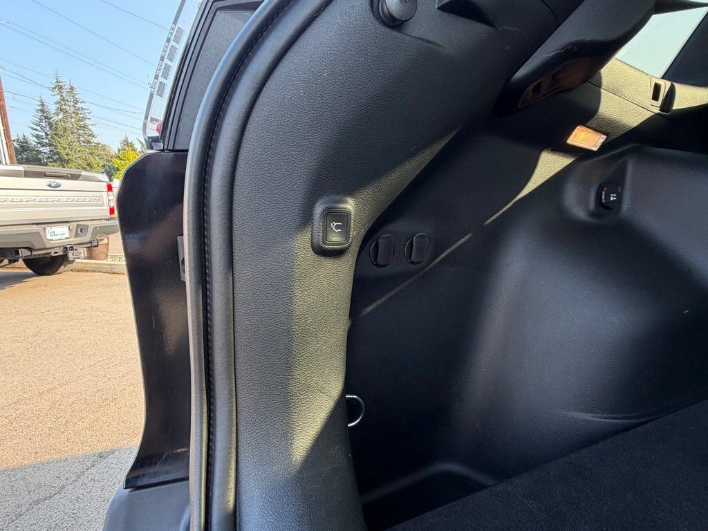 Used 2019 Jeep Cherokee Latitude Plus w/ Comfort/Convenience Group AWD/4WD image 35