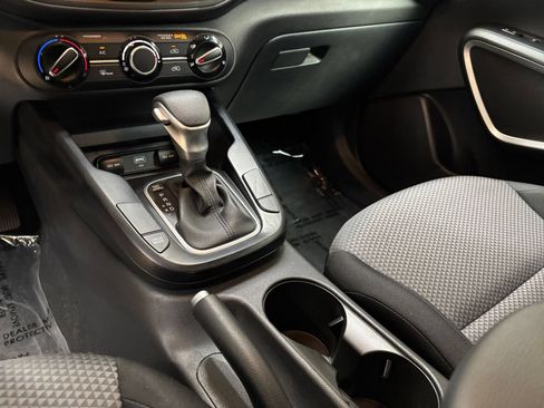 Used 2025 Kia Soul LX w/ LX Technology Package FWD image 39