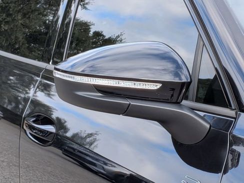 New 2026 Volkswagen Tiguan SE R-Line image 10