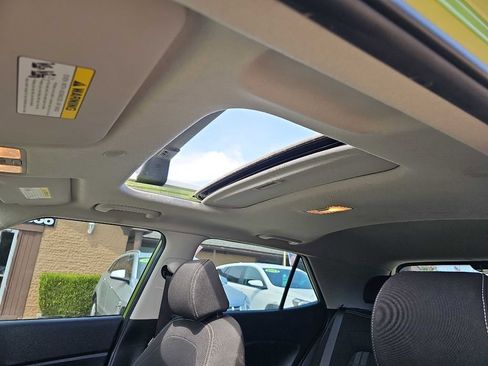 Used 2023 Hyundai Venue SEL image 36