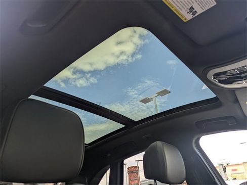 Used 2025 Porsche Macan image 27