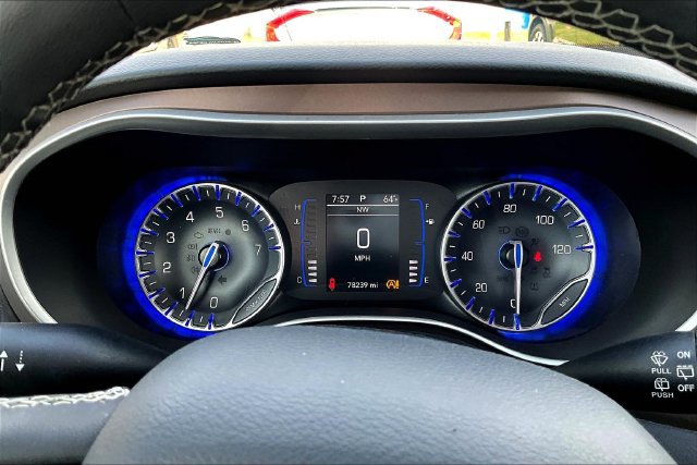 Used 2022 Chrysler Voyager LX FWD image 13