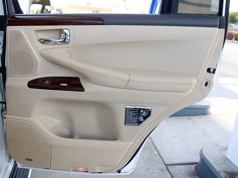 Used 2015 Lexus LX 570 4WD w/ Luxury Package image 55