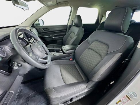 Certified 2024 Nissan Pathfinder SV FWD image 12