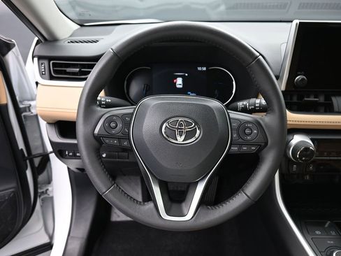 Used 2025 Toyota RAV4 XLE image 16
