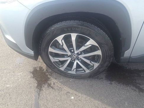 Used 2024 Toyota Corolla Cross XLE w/ Convenience Package image 18