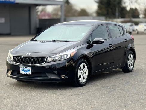 Used 2017 Kia Forte LX image 4