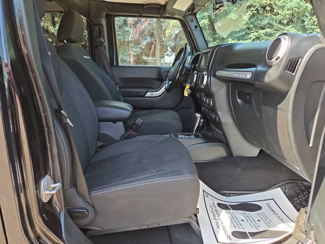 Used 2018 Jeep Wrangler Unlimited Rubicon w/ Cold Weather Group AWD/4WD image 28