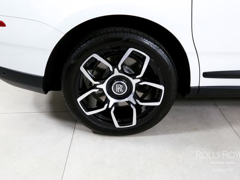 Used 2023 Rolls-Royce Cullinan Black Badge w/ Driver's Package image 41