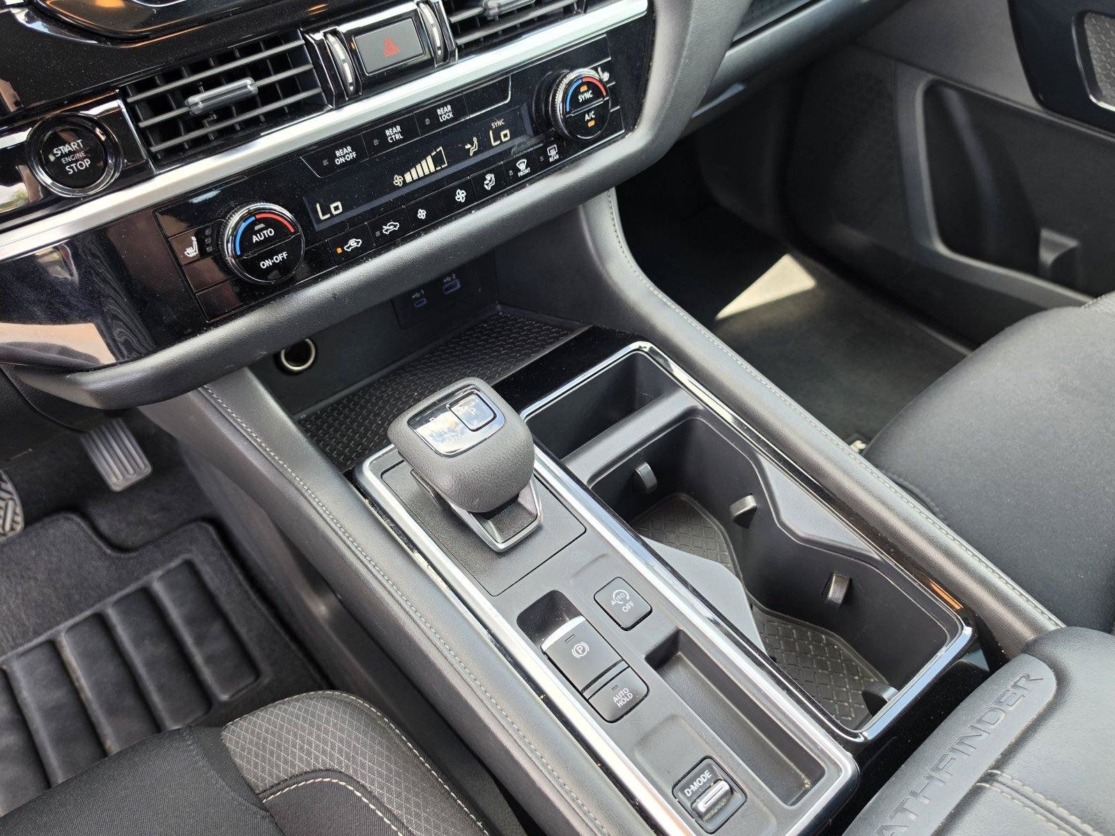 Used 2025 Nissan Pathfinder SV FWD image 23