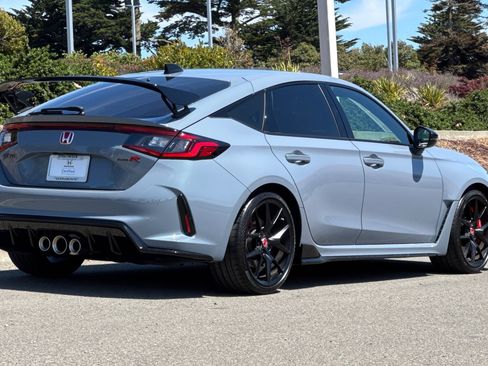 Used 2025 Honda Civic Type R image 8