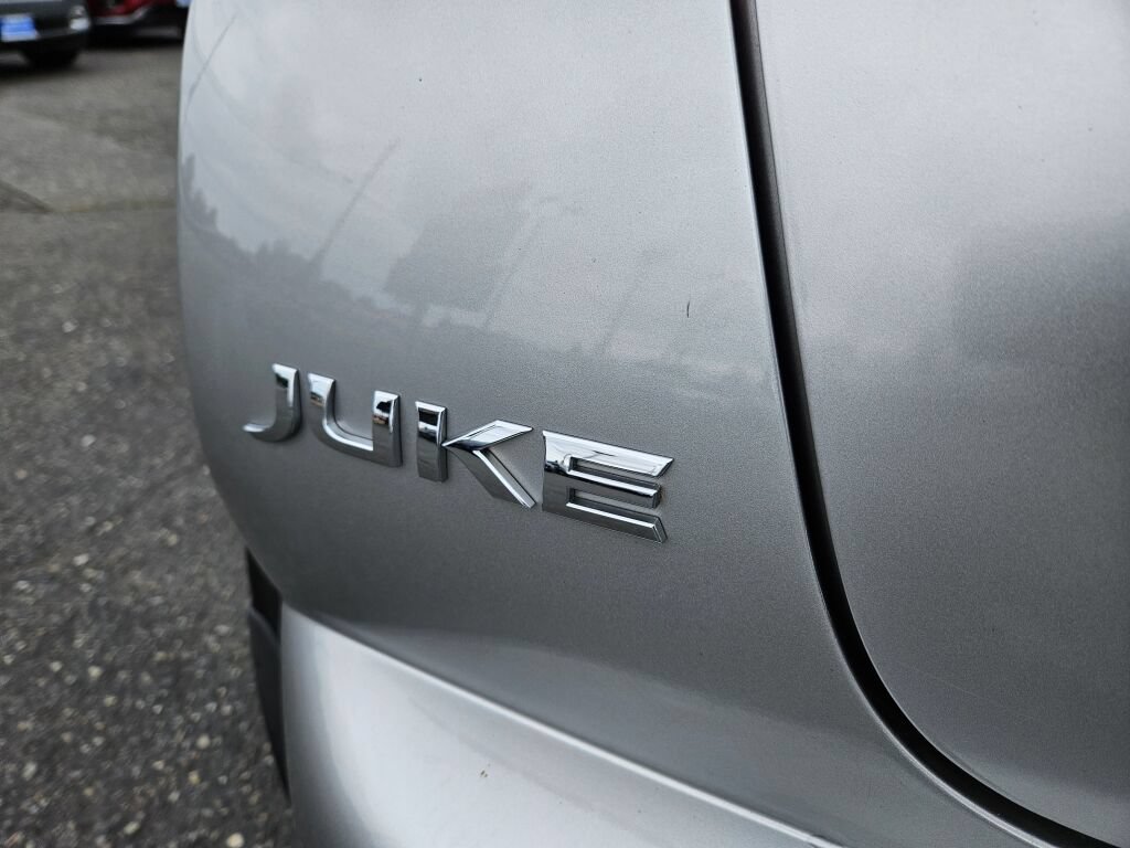 Used 2011 Nissan Juke S FWD image 10