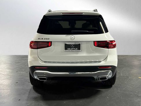Used 2025 Mercedes-Benz GLB 250 image 4