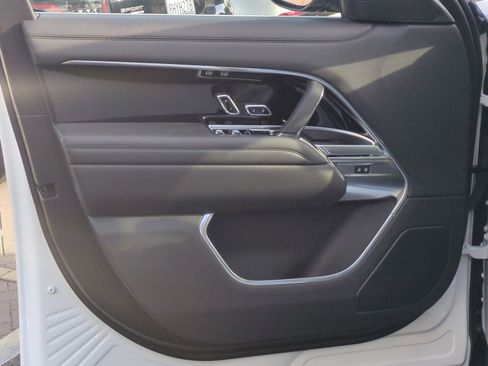 Used 2024 Land Rover Range Rover SE image 11