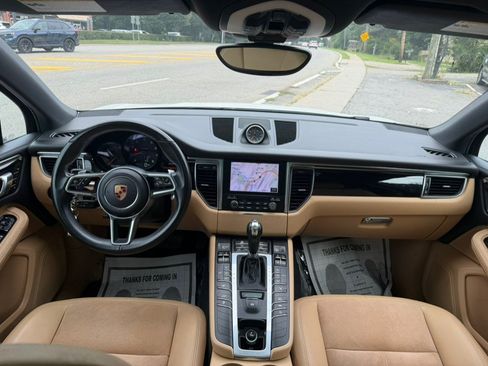 Used 2018 Porsche Macan AWD/4WD image 19
