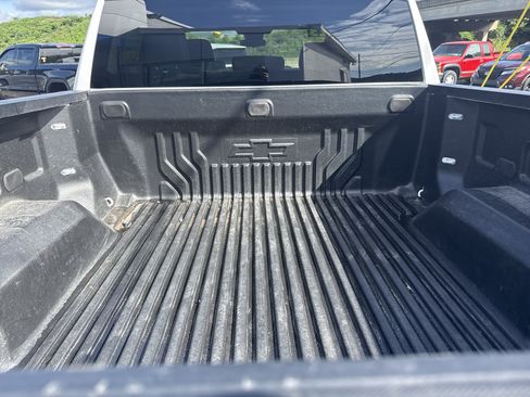Used 2023 Chevrolet Silverado 1500 LT Trail Boss w/ LPO, Dark Essentials Package AWD/4WD image 5