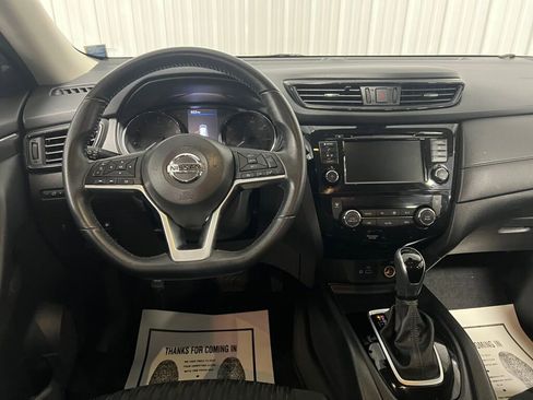 Used 2019 Nissan Rogue SV image 4