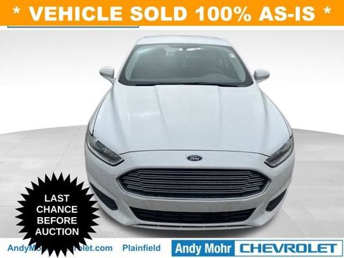 Used 2015 Ford Fusion SE image 2
