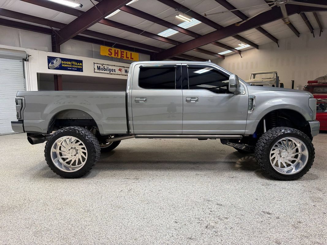 Used 2019 Ford F250 Lariat w/ Lariat Ultimate Package AWD/4WD image 9