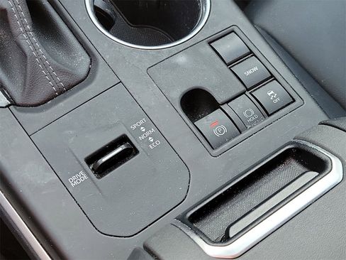 Used 2024 Toyota Highlander XSE image 31