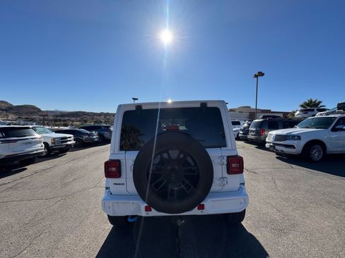 Used 2021 Jeep Wrangler Unlimited Sahara image 4