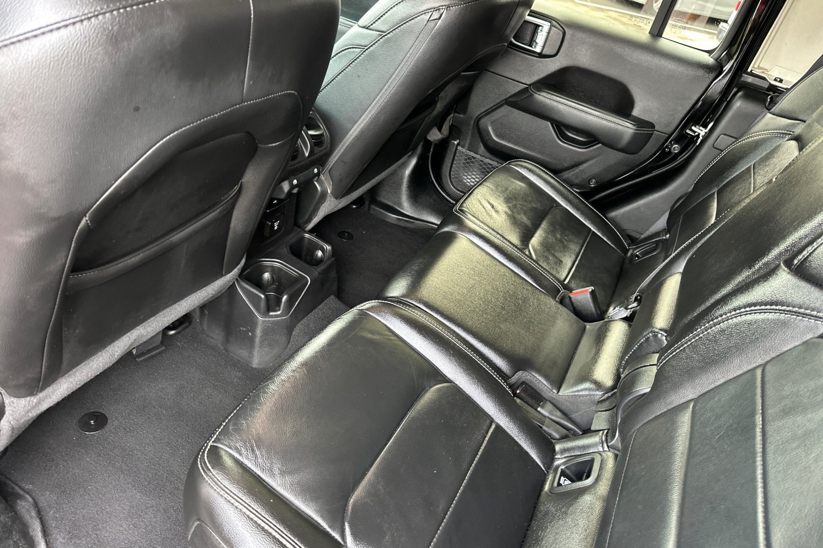 Used 2020 Jeep Gladiator Overland AWD/4WD image 13