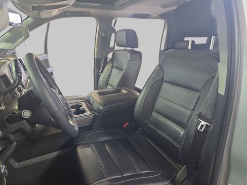 Used 2018 GMC Sierra 2500 Denali w/ Duramax Plus Package AWD/4WD image 17