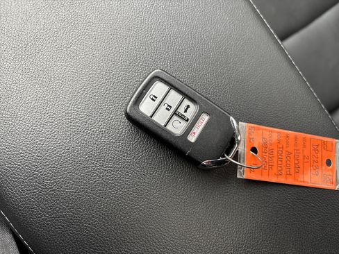 Used 2021 Honda Accord Touring image 37