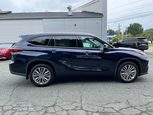 Used 2023 Toyota Highlander Platinum FWD image 3