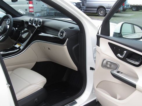 New 2026 Mercedes-Benz GLC 300 4MATIC image 17