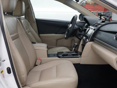 Used 2013 Toyota Camry LE FWD image 33