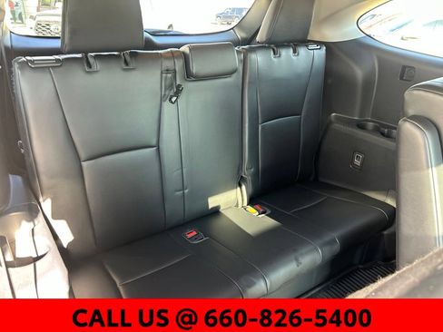 Used 2022 Toyota Highlander XLE AWD/4WD image 12