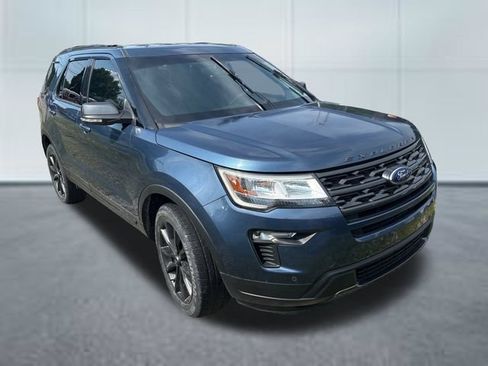 Used 2018 Ford Explorer XLT w/ Equipment Group 202A AWD/4WD image 5