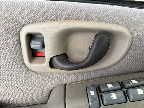 Used 2004 Chevrolet Blazer LS w/ Preferred Equipment Group image 24