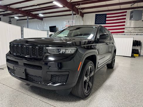 Used 2023 Jeep Grand Cherokee L Laredo image 2