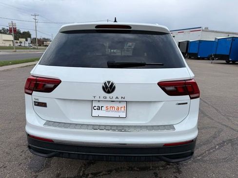 Used 2022 Volkswagen Tiguan SE AWD/4WD image 6