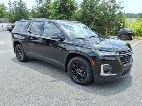 Used 2022 Chevrolet Traverse LT w/ Midnight/Sport Edition AWD/4WD image 3