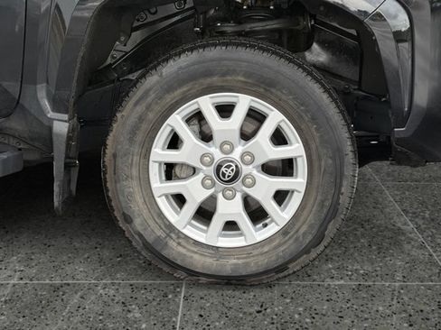 Certified 2025 Toyota Tacoma SR5 AWD/4WD image 10