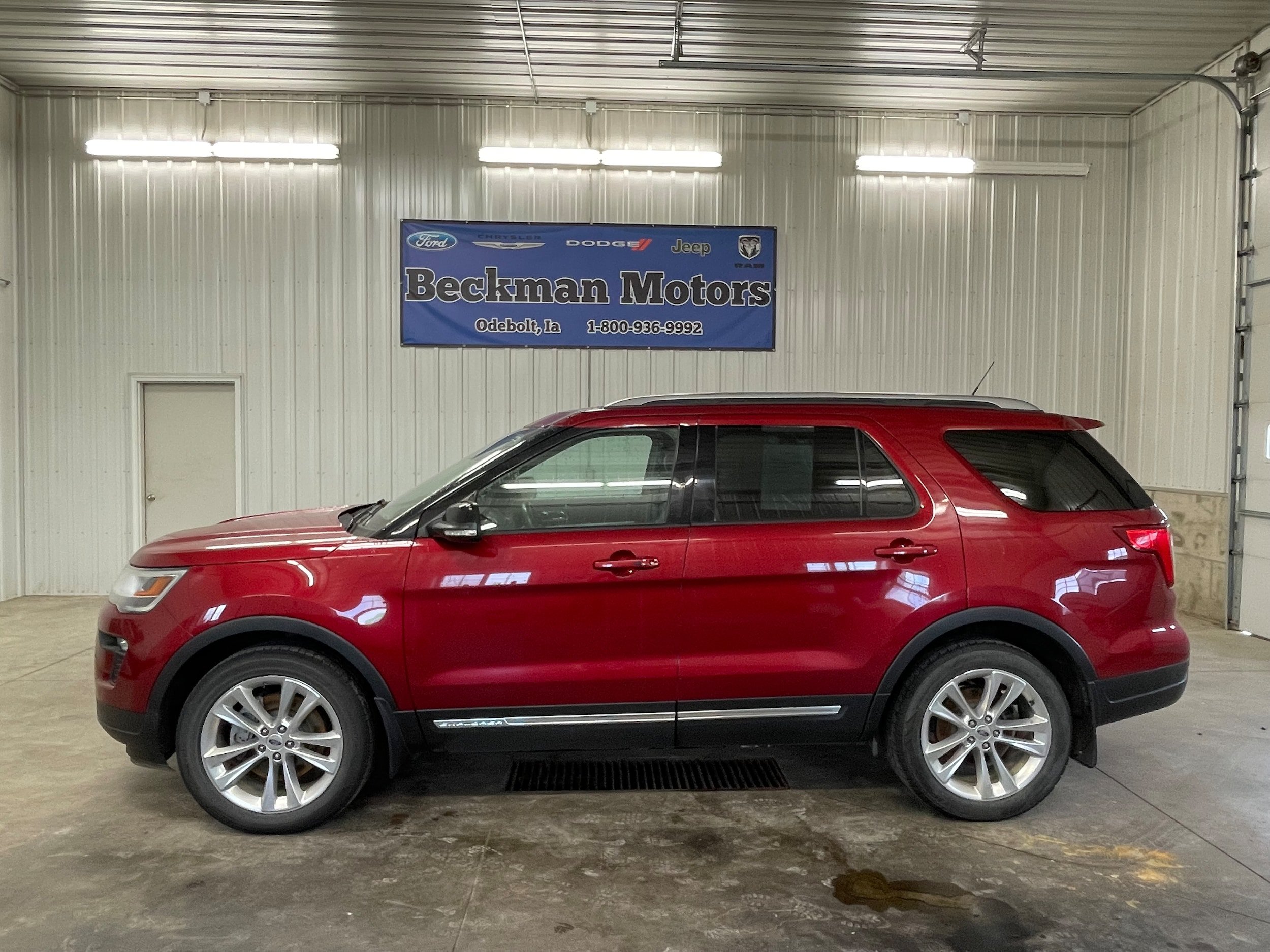 Used 2018 Ford Explorer XLT w/ Equipment Group 202A AWD/4WD image 2