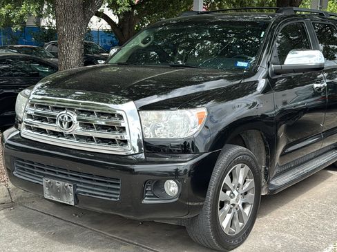 Used 2017 Toyota Sequoia Limited w/ Safety & Convenience Package RWD image 3